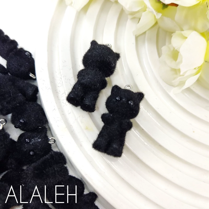 آویز طرح گربه مشکی پشمالو ( فروش به صورت دونه ای)