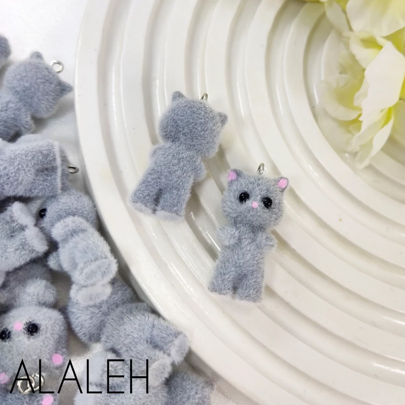 آویز طرح گربه طوسی پشمالو ( فروش به صورت دونه ای)