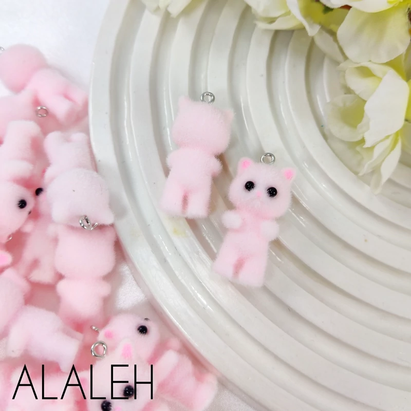 آویز طرح گربه صورتی پشمالو ( فروش به صورت دونه ای)