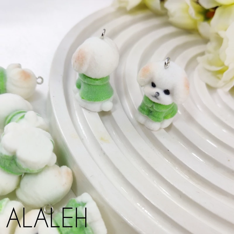 آویز طرح سگ پیراهن سبز پشمالو ( فروش به صورت دونه ای)