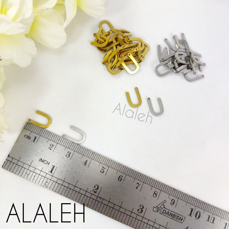پلاک آویز استیل حروف لاتین مینیمال U (فروش به صورت دونه ای)