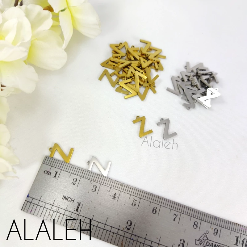 پلاک آویز استیل حروف لاتین مینیمال Z (فروش به صورت دونه ای)