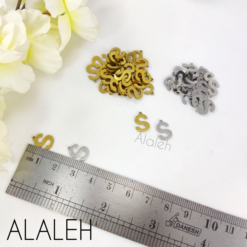 پلاک آویز استیل حروف لاتین مینیمال S (فروش به صورت دونه ای)