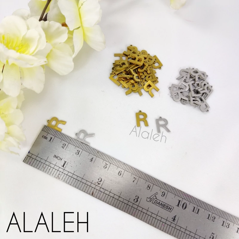 پلاک آویز استیل حروف لاتین مینیمال R (فروش به صورت دونه ای)