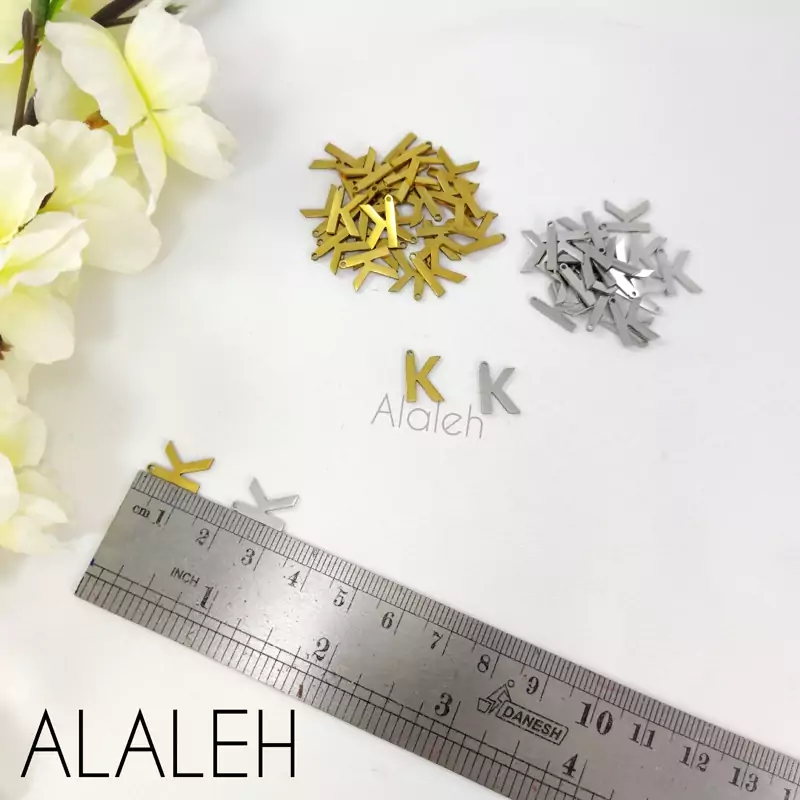 پلاک آویز استیل حروف لاتین مینیمال K (فروش به صورت دونه ای)