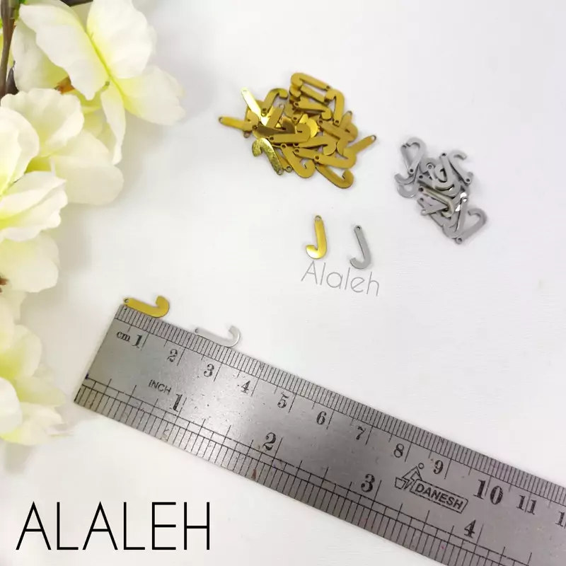 پلاک آویز استیل حروف لاتین مینیمال J (فروش به صورت دونه ای)