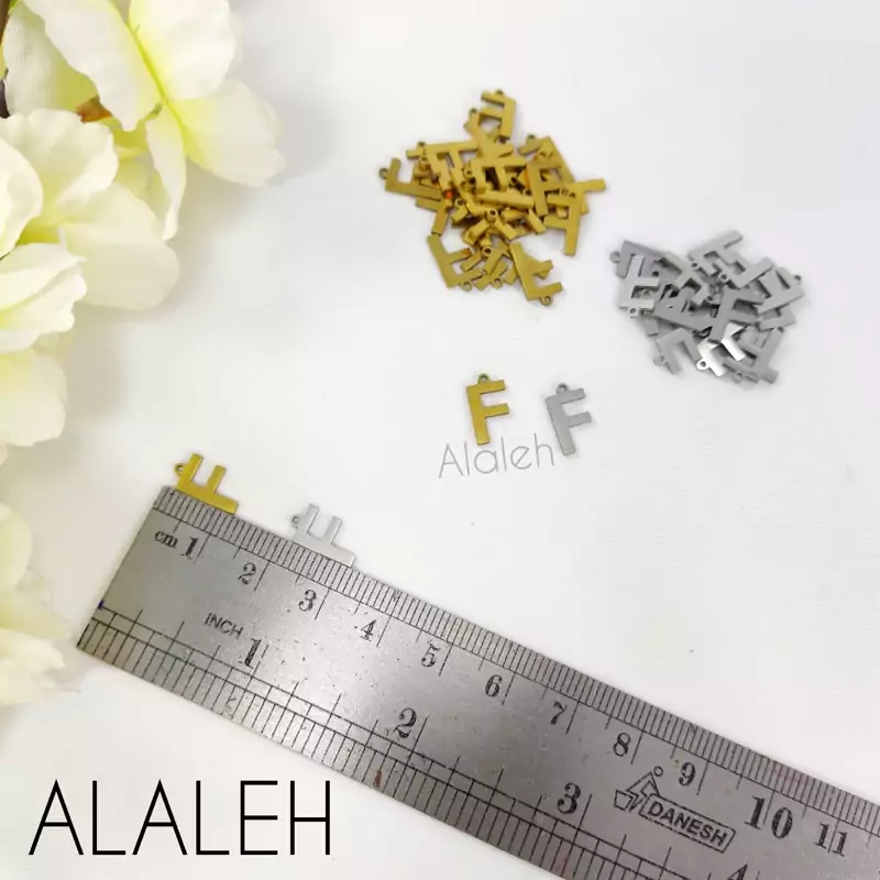 پلاک آویز استیل حروف لاتین مینیمال F (فروش به صورت دونه ای)