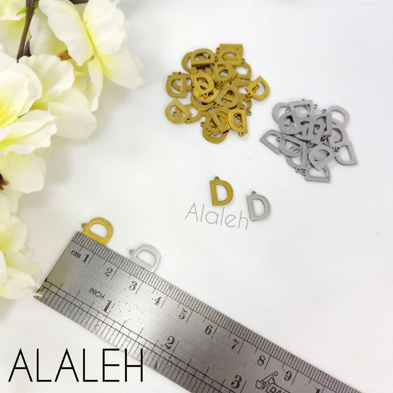 پلاک آویز استیل حروف لاتین مینیمال D (فروش به صورت دونه ای)