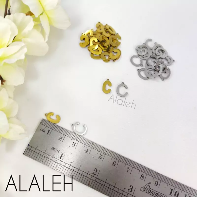 پلاک آویز استیل حروف لاتین مینیمال C (فروش به صورت دونه ای)