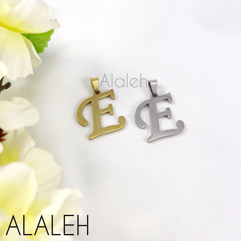 پلاک آویز استیل حروف لاتین E(فروش به صورت دونه ای)