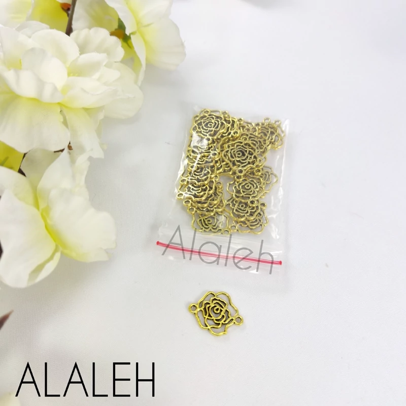 خرجکار پلاک دستبندی طلایی طرح گل رز (فروش به صورت بسته 15 گرمی و تقریباً 26 عددی)