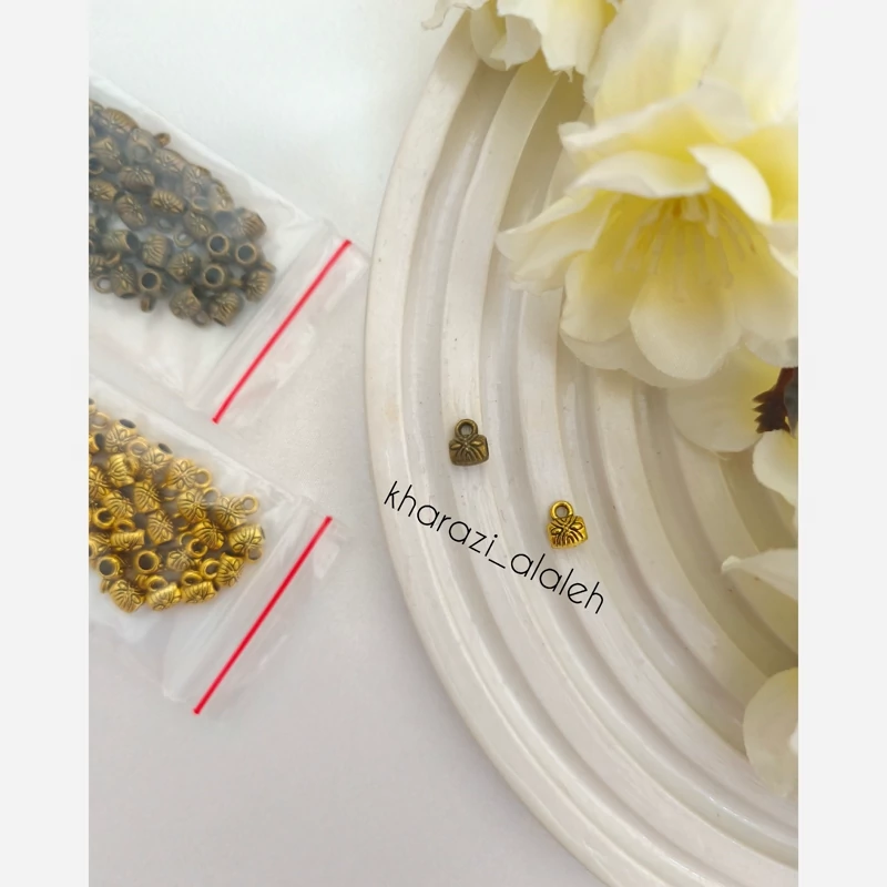 خرجکار پاپیون و بین مهره طرح بشکه ی آویز دار (فروش به صورت بسته 15 گرمی وتقریباً 40 عدد)