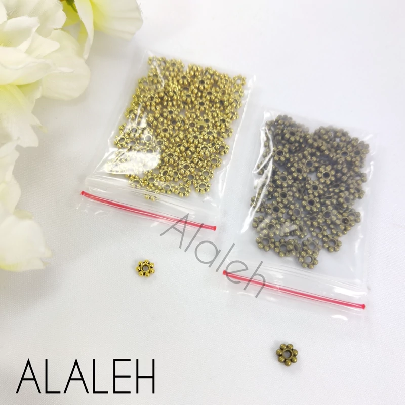 خرجکار بین مهره طرح دانه برف کوچک هفت پر(فروش به صورت بسته 15 گرمی و تقریباً 115 الی 125 عددی)
