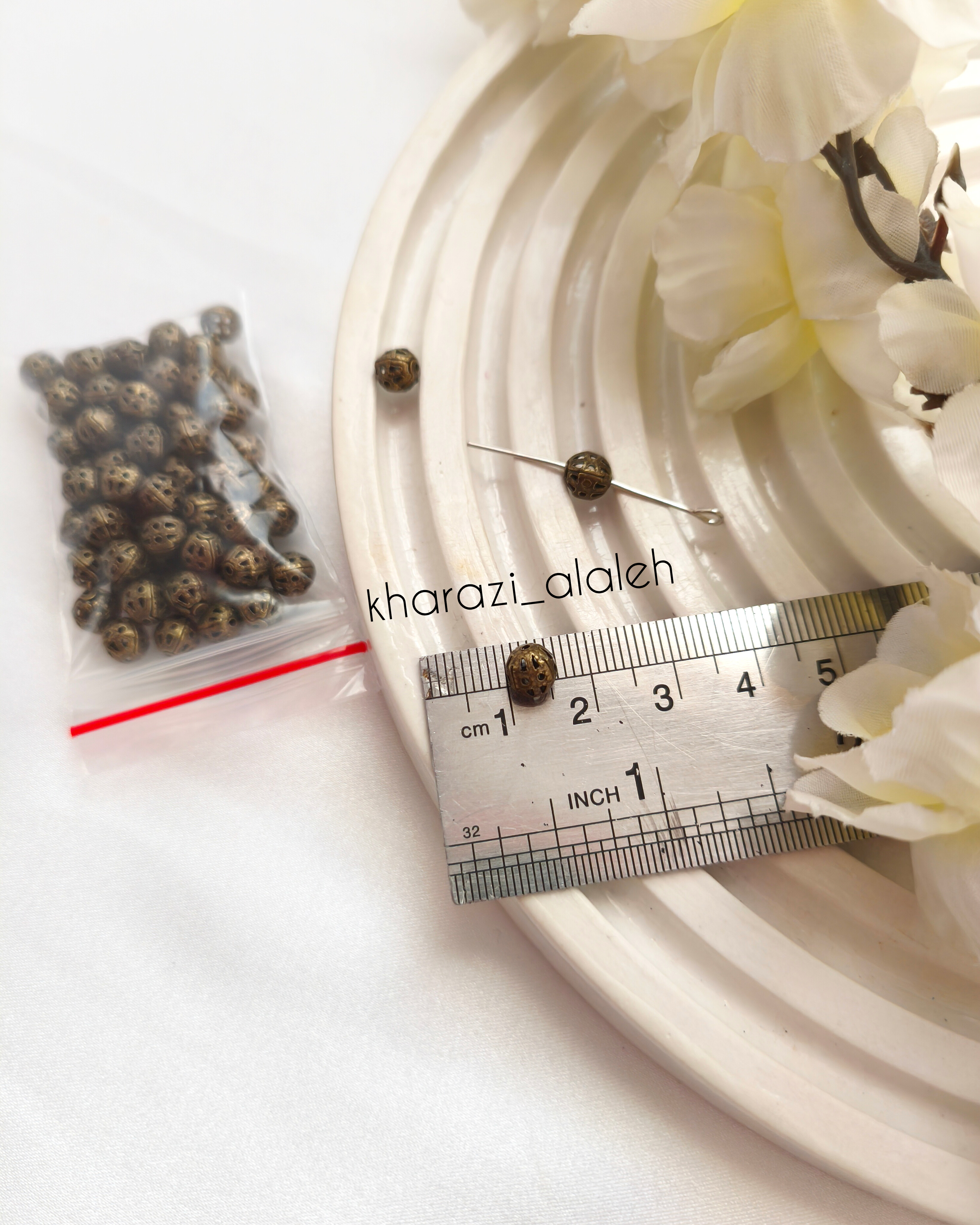 خرجکار بین مهره طرح گوی تو خالی کوچک (فروش به صورت بسته 15 گرمی و تقریباً 78 عددی)